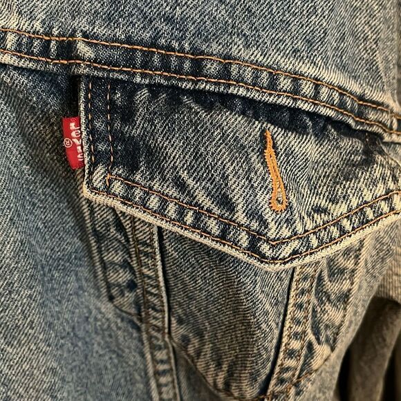 Vintage Levi’s Blue Distressed Relaxed Trucker Denim Jacket Pockets Button - Picture 7 of 14